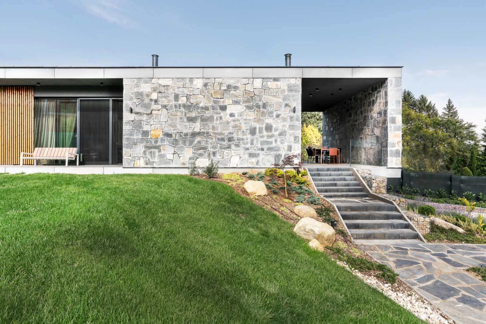 D HOUSE